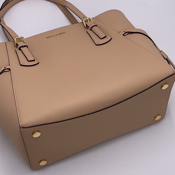 MICHAEL KORS Voyager EAST WEST TOTE OYSTER COLOR - Picture 15 of 16